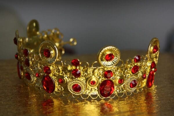1467 Total BAroque Filigree Metal Red Crystal Tiara Crown - Image 5