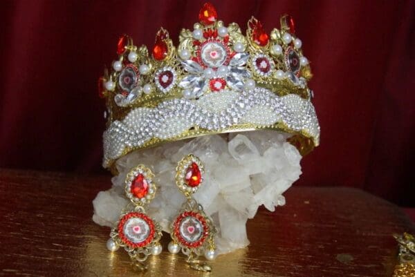 2257 Set Of Full Crown Baroque Sacred Heart Cameo + Earrings - Image 2