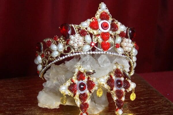 2316 Baroque Red Crystal Pearl Cross Crown Tiara - Image 4