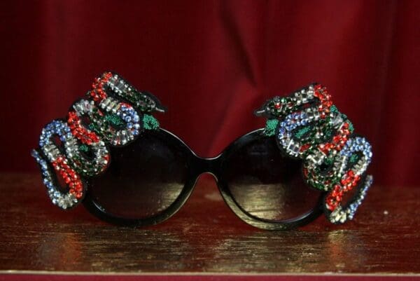 2477 Crystal Beaded Faced Snakes Embellished Sunglasses - Image 6