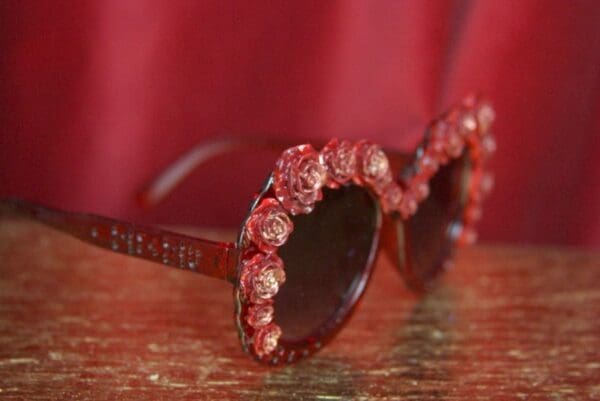 SOLD! 2801 Baroque Simple Elegnt Vine Red Rose Oversized Sunglasses - Image 7