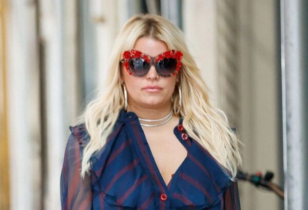 SOLD! 2801 Baroque Simple Elegnt Vine Red Rose Oversized Sunglasses - Image 10
