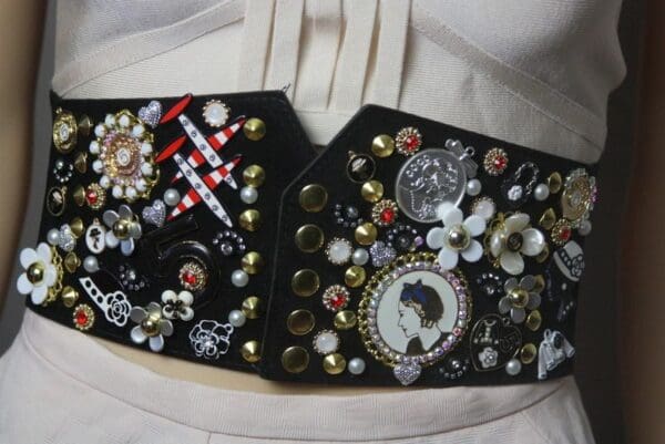 3142 Madam Coco Embellished Brooches Waist Corset Belt - Image 2
