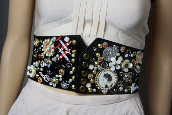3142 Madam Coco Embellished Brooches Waist Corset Belt - Image 3