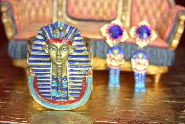 A small statue of an egyptian pharaoh on top of a table.