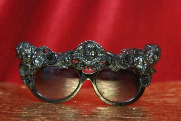 3893 Baroque Embellished Hand Painted Enamel Cherubs Angels Sunglasses - Image 2