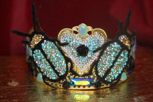 3964 Unusual Baroque Beatles Heart Appliqué Crystal Flower Crown Headband - Image 2