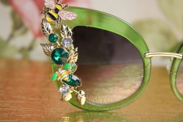 4062 Baroque Bee Green Oversized Sunglasses - Image 2