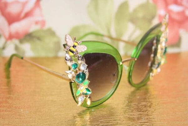 4062 Baroque Bee Green Oversized Sunglasses - Image 3