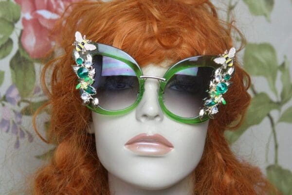 4062 Baroque Bee Green Oversized Sunglasses - Image 7