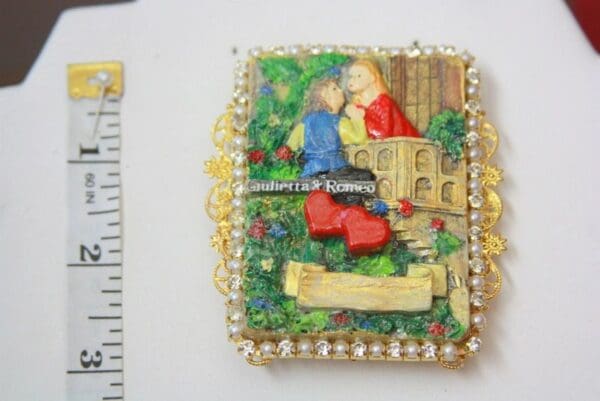 A picture of jesus and mary in the garden.