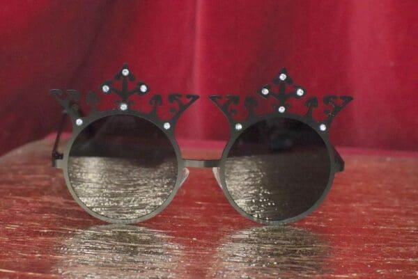 4821 Baroque Elegant Crown Black Sunglasses - Image 7