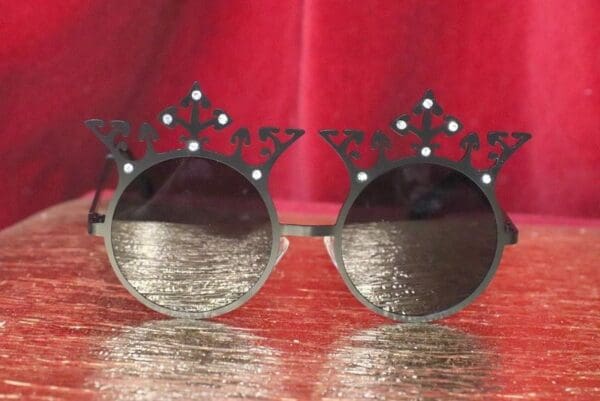 4821 Baroque Elegant Crown Black Sunglasses