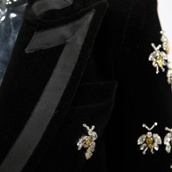 5123 Runway High-End Bee Crystal Embellished Velvet Tuxedo Style Chic Blazer - Image 4