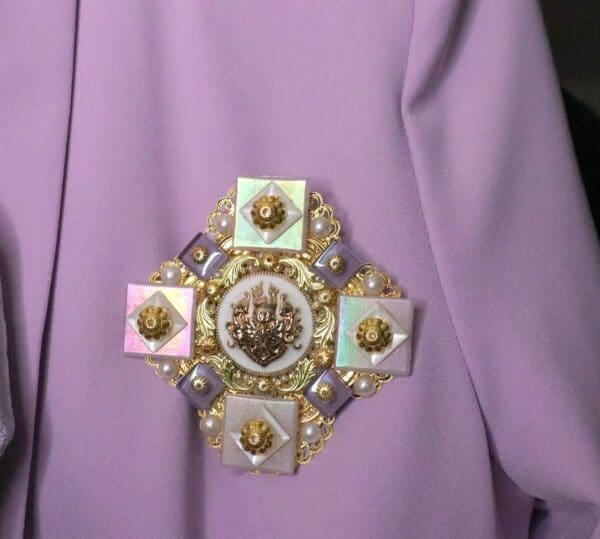 5369 Baroque Lilac Quartz Iridescent Huge Brooch - Image 5