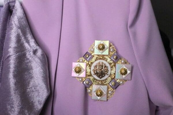 5369 Baroque Lilac Quartz Iridescent Huge Brooch - Image 9