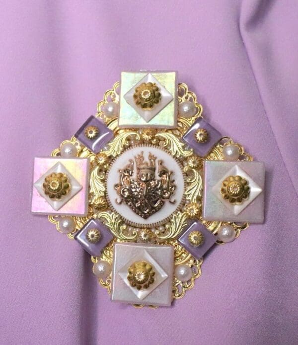 5369 Baroque Lilac Quartz Iridescent Huge Brooch - Image 2