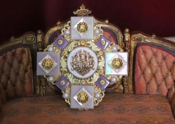 5369 Baroque Lilac Quartz Iridescent Huge Brooch - Image 10
