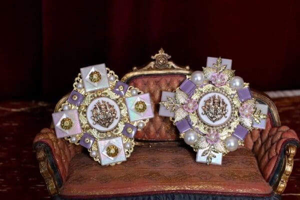 5376 Baroque Lilac Quartz Flowers Iridescent Huge Brooch - Image 6