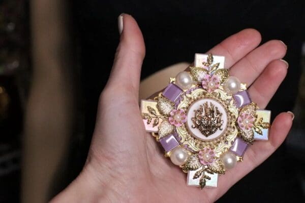 5376 Baroque Lilac Quartz Flowers Iridescent Huge Brooch - Image 3