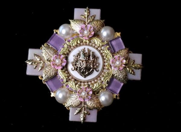 5376 Baroque Lilac Quartz Flowers Iridescent Huge Brooch - Image 2
