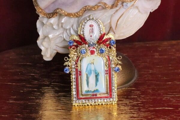 A picture of the virgin mary in a frame.