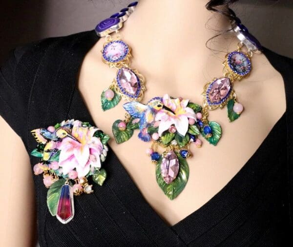 SOLD! 5925 Art Jewelry Genuine Tourmaline Chalcedony Gemstones Hand Painted 3D Effect Vivid Hummingbrid Brooch - Image 7