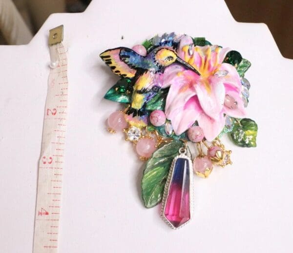 SOLD! 5925 Art Jewelry Genuine Tourmaline Chalcedony Gemstones Hand Painted 3D Effect Vivid Hummingbrid Brooch - Image 9