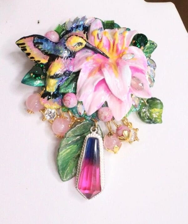 SOLD! 5925 Art Jewelry Genuine Tourmaline Chalcedony Gemstones Hand Painted 3D Effect Vivid Hummingbrid Brooch - Image 10