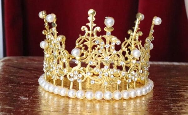 6142 Baroque Runway Clear Rhinestone Pearl Round Small Elegant Crown