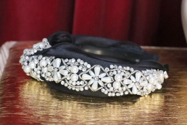 6177 Baroque Pearl Bow Beaded Black Headband - Image 8