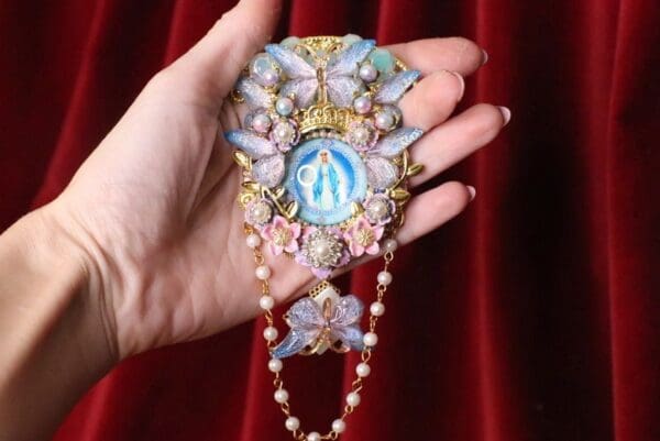 SOLD! 6594 Virgin Mary Butterfly Pastel Cameo Massive Brooch - Image 9