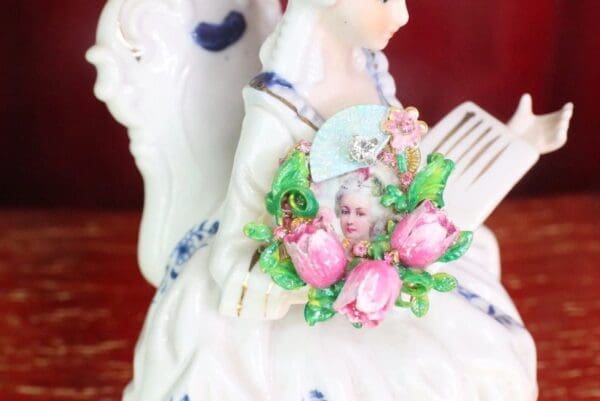 A close up of the back of a figurine