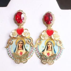 A pair of earrings with a picture of a woman.