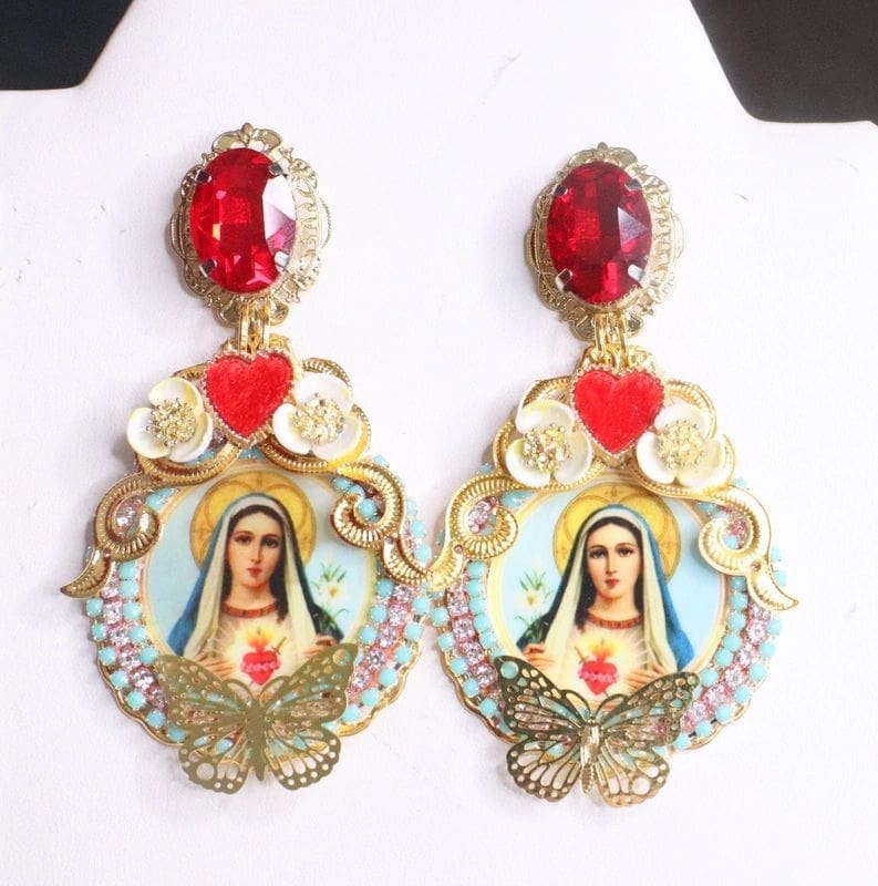 A pair of earrings with a picture of a woman.