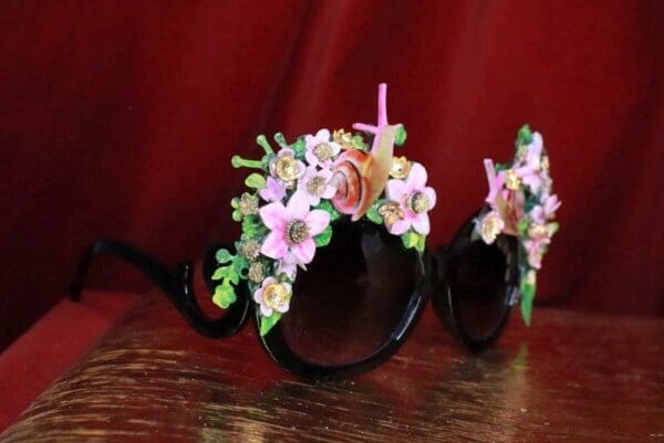 SOLD! 7842 Baroque Hand Painted Adorable 3D Effect Snails Flowers Embellished Sunglasses - Image 8