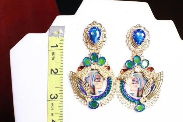 A pair of earrings with a picture on them