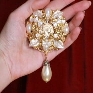 8131 Coco Portrait Classic Pearl Rhinestone Elegant Brooch