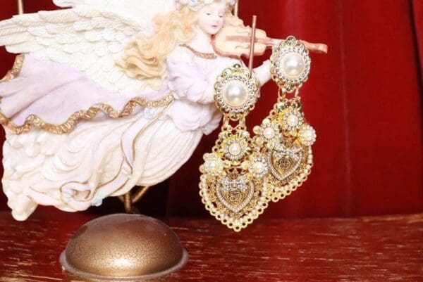A pair of earrings on top of a table.