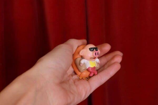8418 Baroque 3D Effect Adorable Piggy Unique Brooch - Image 4