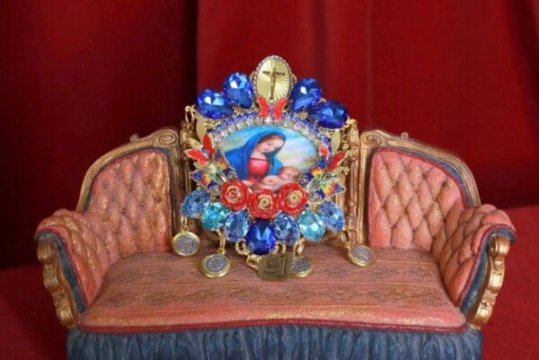 8461 Virgin Mary Madonna And A Child Cameo Blue Massive Brooch - Image 8