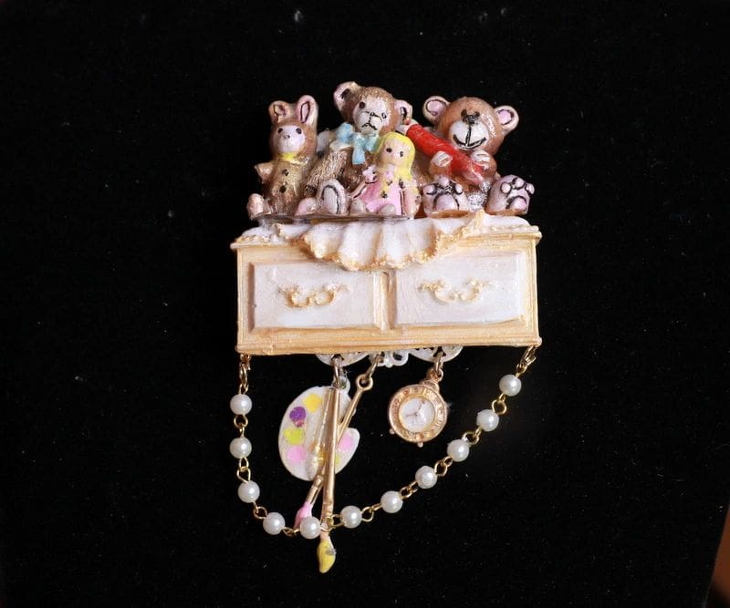 A brooch with many teddy bears on it