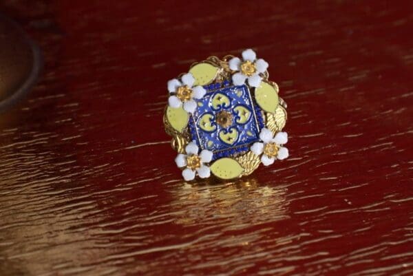 A blue and yellow ring with flowers on it
