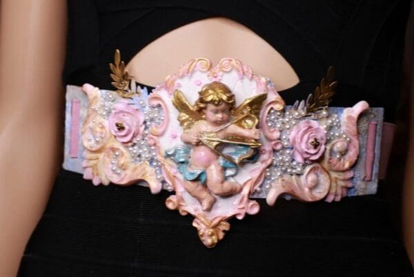 A close up of the angel on the belt