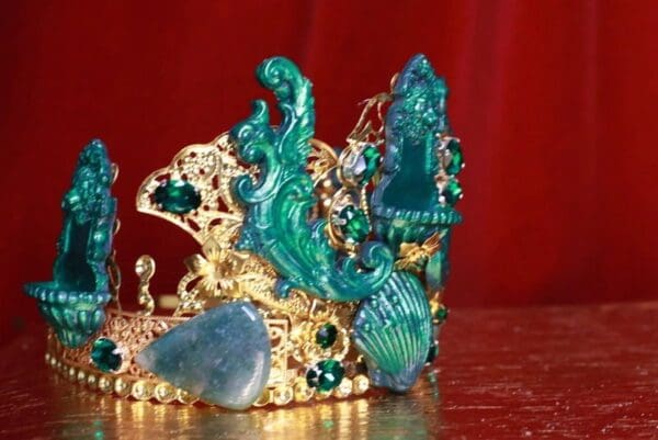 8971 Art Deco Malachite Effect Lion Fountains Gold Crown Headband - Image 2