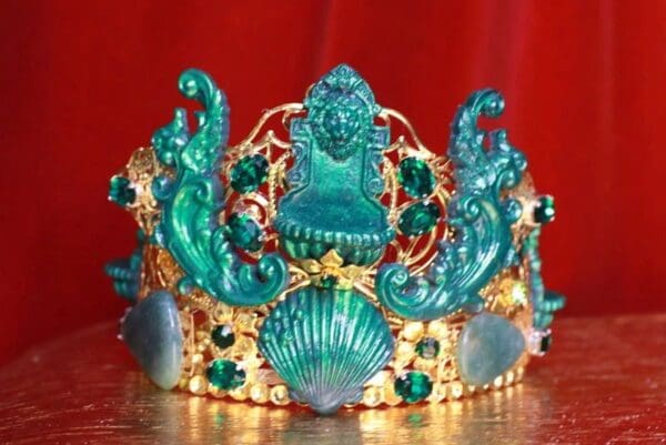 8971 Art Deco Malachite Effect Lion Fountains Gold Crown Headband