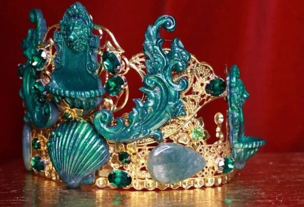 8971 Art Deco Malachite Effect Lion Fountains Gold Crown Headband - Image 3