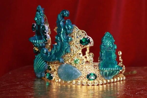8971 Art Deco Malachite Effect Lion Fountains Gold Crown Headband - Image 4