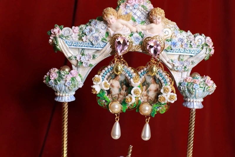 A pair of earrings on top of a stand.