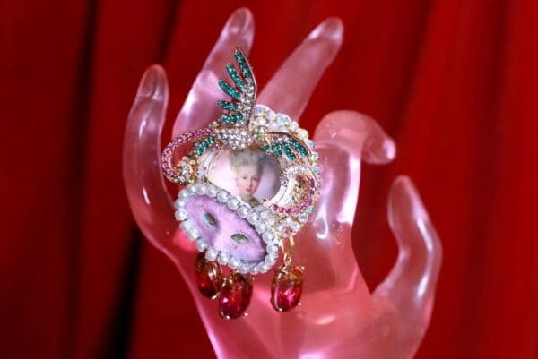 SOLD! 9127 Rhinestones Young Marie Antoinette Mask Cocktail Adjustable Ring - Image 5